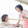 Tuyển 16 Điều dưỡng và Hộ Lý chăm sóc người cao tuổi